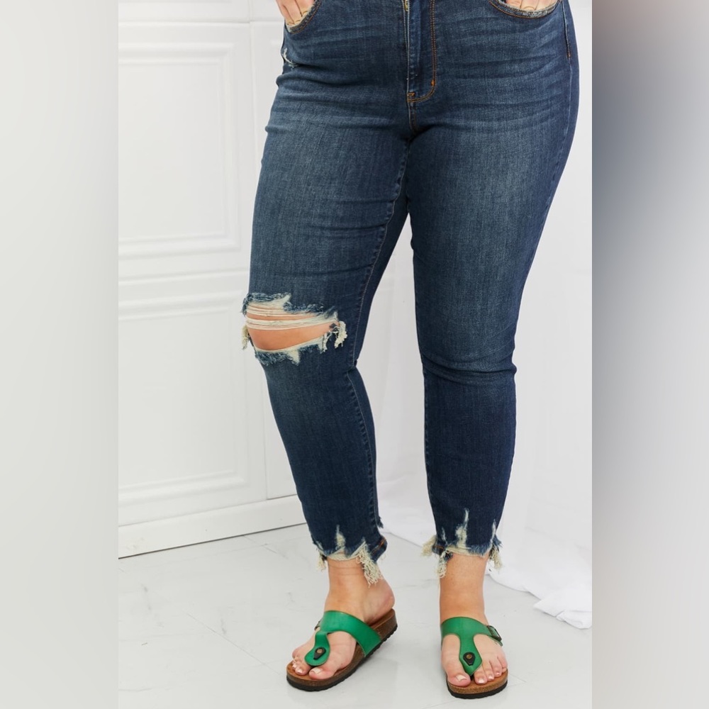 FLASH SALE!! JUDY BLUE Plus Size Melaney Distressed Cropped Ankle Skinny Jeans - Picture 3 of 5